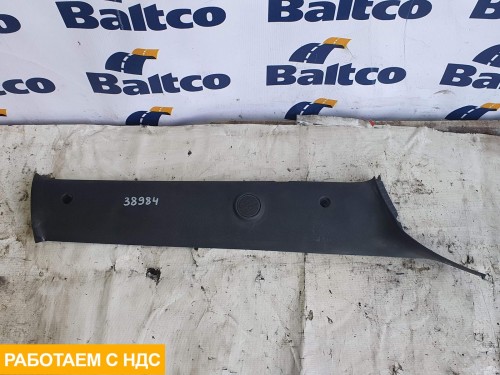 Накладка стойки правая